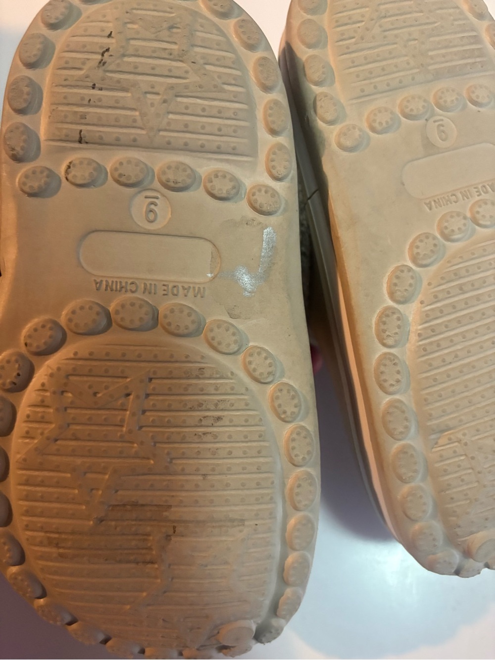 Stepping Stones Kids Clogs Fur Lined Tan Grey Star Cutouts Bear Charm Size 9C - Picture 10 of 11